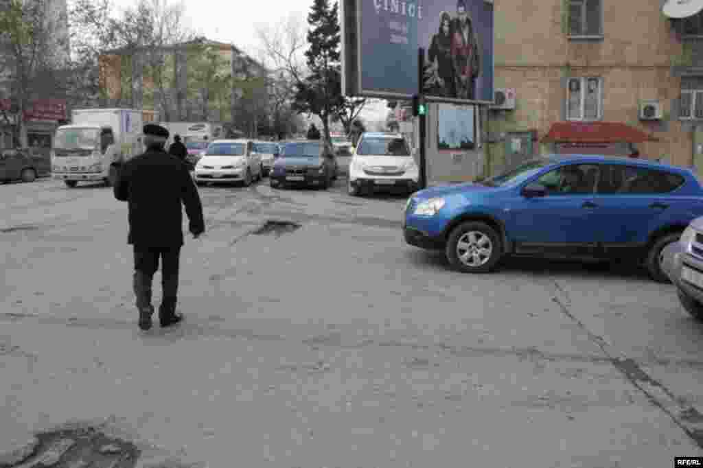 Bakının maşınla dolu səkiləri #3