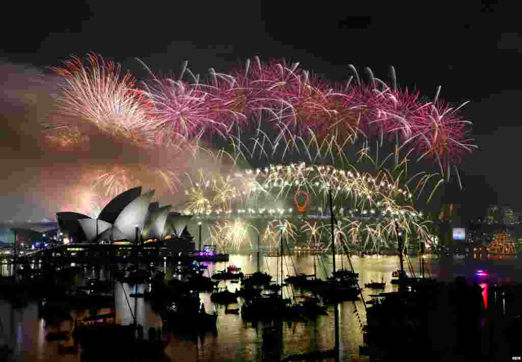 Artificii de Anul Nou la Opera și Podul Harbour din Sydney, Australia. (epa)
