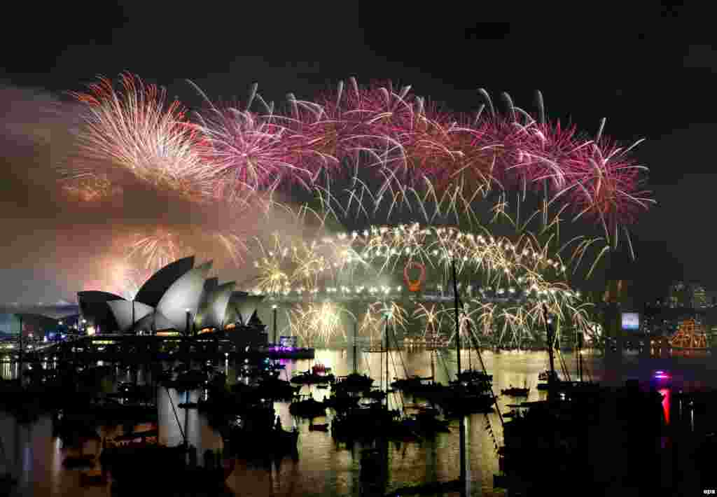 New Year's fireworks above the Sydney Opera House and the Sydney Harbour Bridge in Australia. (epa)