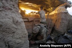 A Ukrainian serviceman defends his position with a large-caliber machine gun in the Donetsk region. (file photo)