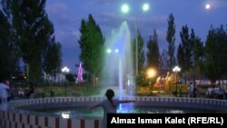 Ночной фонтан, Бишкек, 13 июля 2011 года.