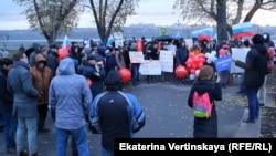 Акция в поддержку оппозиционного политика Алексея Навального в Иркутске. 7 октября 2017 года.