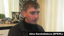 27-летний Александр Шмидт говорит, что часто посещает гадалок. Алматы, 21 января 2014 года.