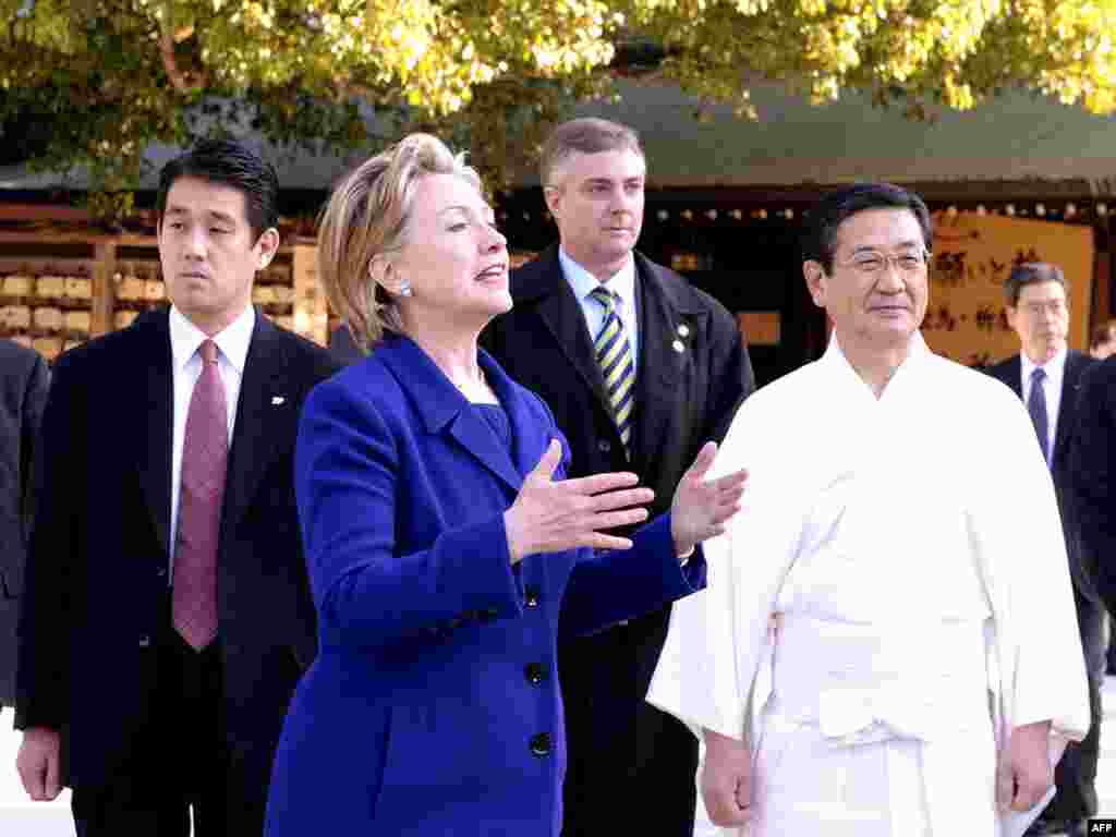Хиллари Клинтон приехала в Токио
