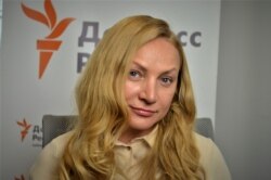 Тетяна Попова зазначає, що критерії, за якими організатори пресконференції акредитували журналістів, не очевидні