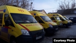 Машины скорой помощи на станции. Караганда, 9 февраля 2020 года.