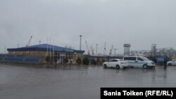 Таможенный пост в морском порту Актау. 23 января 2016 года.