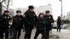 В центре Москвы задержаны участники одиночных пикетов 