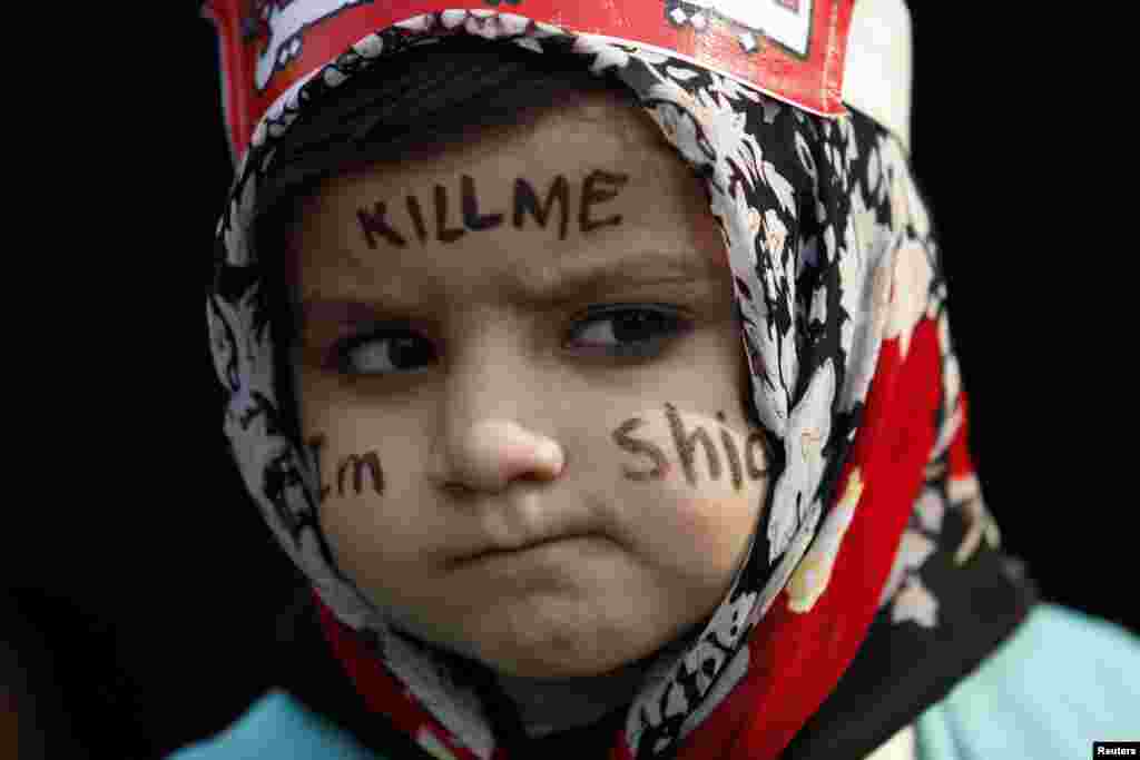 A Pakistani Shi&#39;ite Muslim girl attends a protest in Lahore against a bomb attack on Quetta&#39;s Shi&#39;ite area. (Reuters/Mohsin Raza)