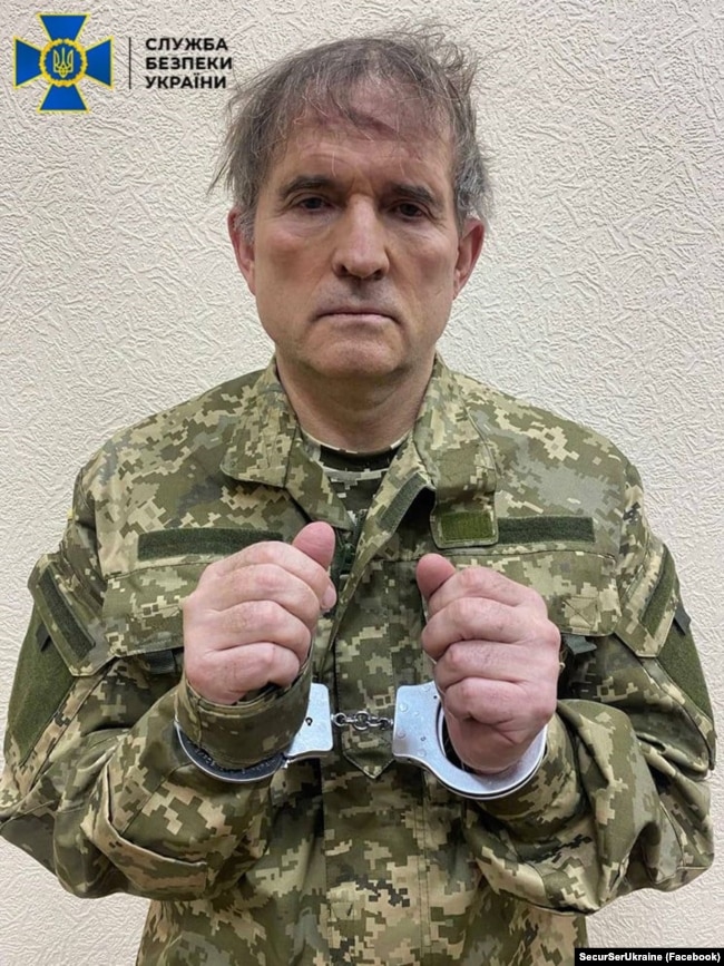 Viktor Medvedchuk pas arrestimit të tij në Ukrainë