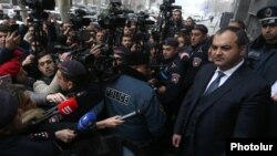 Armenia - Prosecutor-General Artur Davtian (R) addresses protesters outisde his office in Yerevan, December 24, 2018.