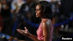 Michelle Obama adresîndu-se participanților la Convenția Națională a Partidului Democrat de la Charlotte