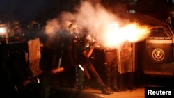 Թուրքիա - Հաթայ քաղաքում ոստիկանությունը արցունքաբեր գազ է օգտագործում ցույցը ցրելու համար, 11-ը սեպտեմբերի, 2013թ․