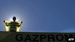 Акция протеста "Шринпис" против политики "Газпрома" в болгарском городе Благоевград