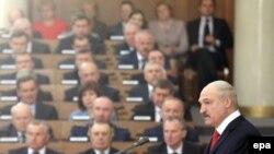 Александр Лукашенко во время выступления в парламенте Беларуси, 21 апреля 2016 год