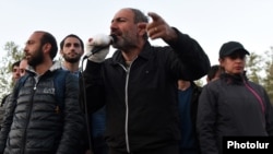 Armenia - Opposition leader Nikol Pashinian addresses supporters in Yerevan's France Square, 16 April 2018.