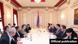 Фотография - пресс-служба парламента Армении
