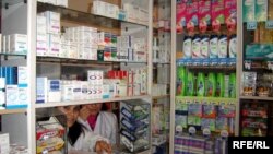 Drugs for cancer, heart problems, and several other ailments are now in short supply in Iran. (file photo)