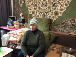 Фаина Балаева, жительница старого дома, построенного еще японскими военнопленными в Караганде, считает, что такие дома простоят еще дольше новых. Караганда, 3 марта 2020 года.