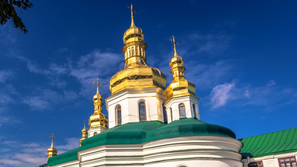 ofis-prezidenta-v-cerkvi-na-pashu-sobirayutsya-idti-tri-procenta-ukraincev Офис президента: в церкви на Пасху собираются идти три процента украинцев