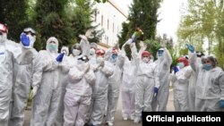 Большинство пациентов с коронавирусом лечатся в клинике НИИ вирусологии в Ташкенте.