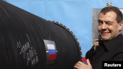 Президент Росії Дмитро Медведєв на церемонії початку будівництва трубопроводу «Північний потік», Виборг, Росія, 9 квітня 2010 року