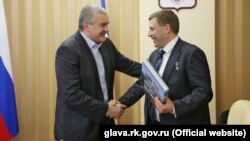 Аксенов и Захарченко на встрече в Крыму