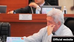 Лидер фракции "Ар-Намыс" Феликс Кулов, Бишкек, 5 июля 2012 года.