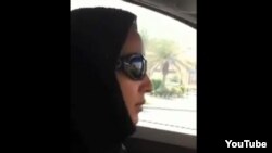 Манал аль-Шериф в прошлом году разместила в интернете видеозапись, на которой она водит машину.