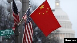 آرشیف/ بیرق های امریکا و چین