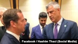 Dmitri Medvedev la Ankara fotografiat împreună cu președintele albanez Hashim Thaci 