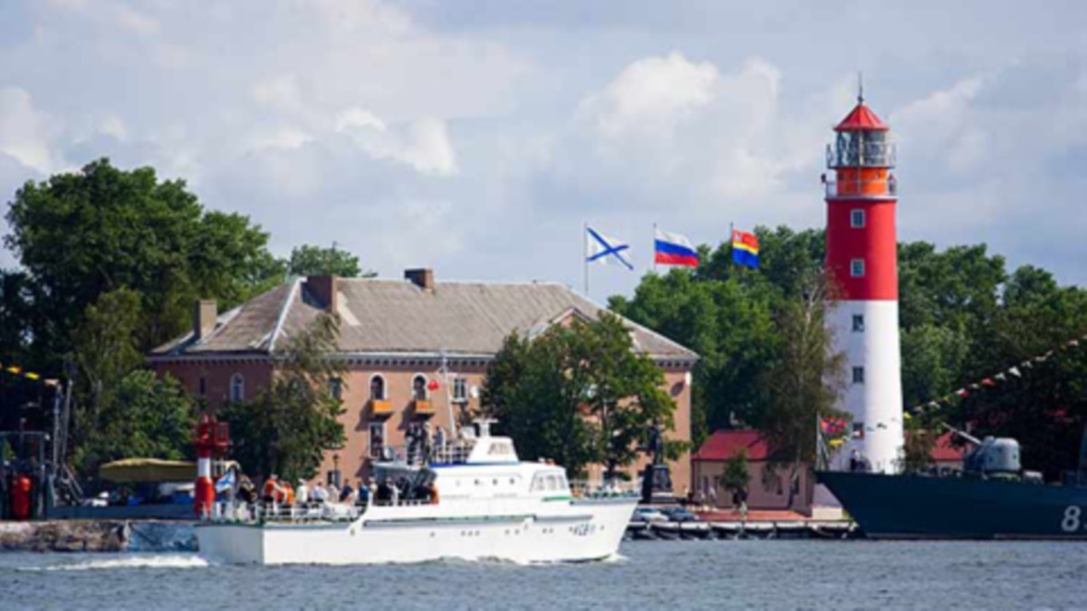 Маяк «пиллау», калининградская область. Маяк пиллау в балтийске. Балтийск сообщение. Балтийский маяк балтийск. Калининград город балтийск маяк.