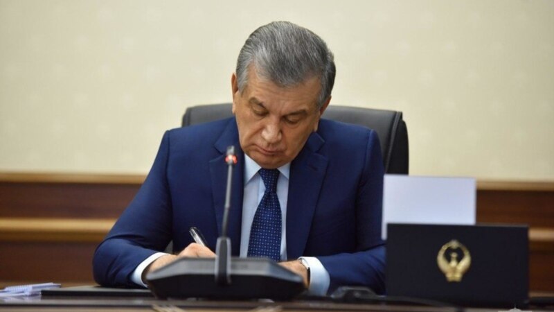 Uzbek President Marks Constitution Day With Pardons, Easing Sentences Of Dozens Of Convicts