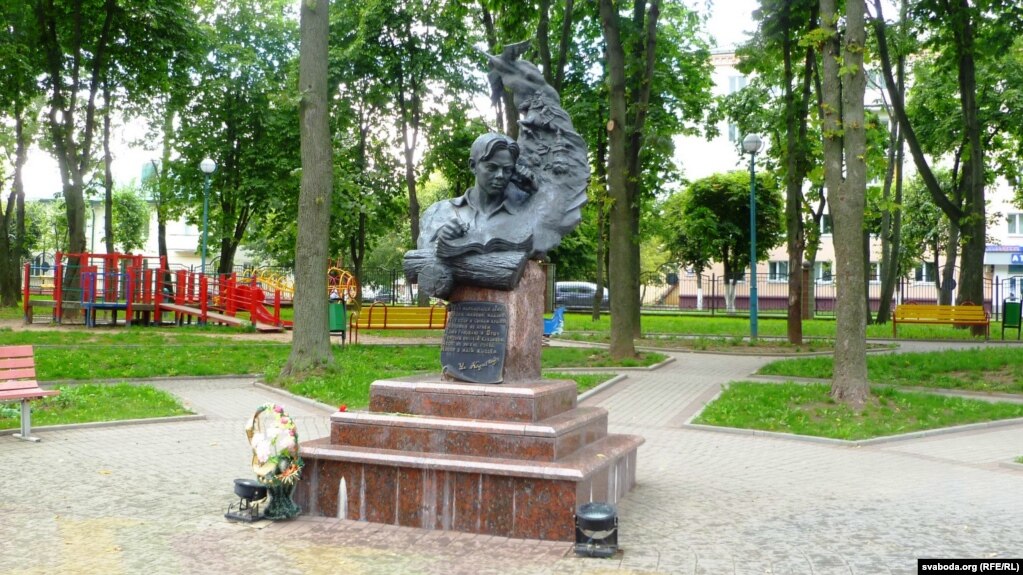 Помнік Уладзімеру Караткевічу ў Воршы