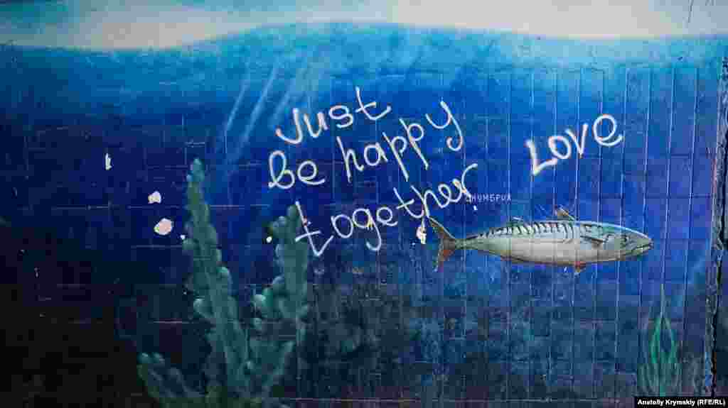 &laquo;Радісну&raquo; тему продовжили на графіті в переході під мостом річки Салгир у Сімферополі