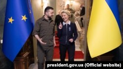 Președintele Ucrainei, Volodimir Zelenski, și președinta CE, Ursula von der Leyen, vineri, 8 aprilie, la Kiev.