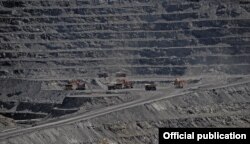 Кумтор - крупнейшее в Кыргызстане месторождение, где ежегодно добывается 14-17 тонн золота.