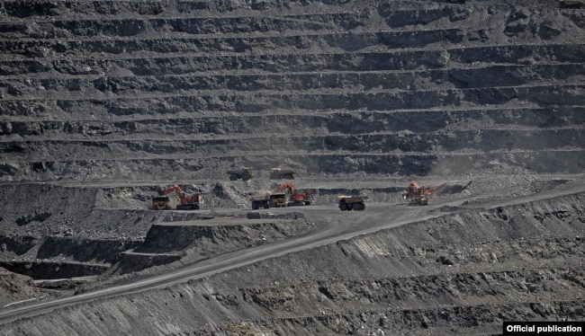 Кумтор - крупнейшее в Кыргызстане месторождение, где ежегодно добывается 14-17 тонн золота.