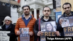 شماری از اعضای کارزار «نازنین را آزاد کنید» در برابر سفارت ایران در لندن