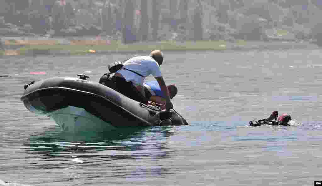 Спасувачки екипи на местото на несреќата во Охрид - Rescue efforts at the boat accident, Спасувачки екипи на местото на несреќата во Охрид