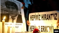 Turkey - Demonstrators have put up candles at the site of the murder of Turkish-Armenian journalist Hrant Dink in Istanbul, 19Jan2007