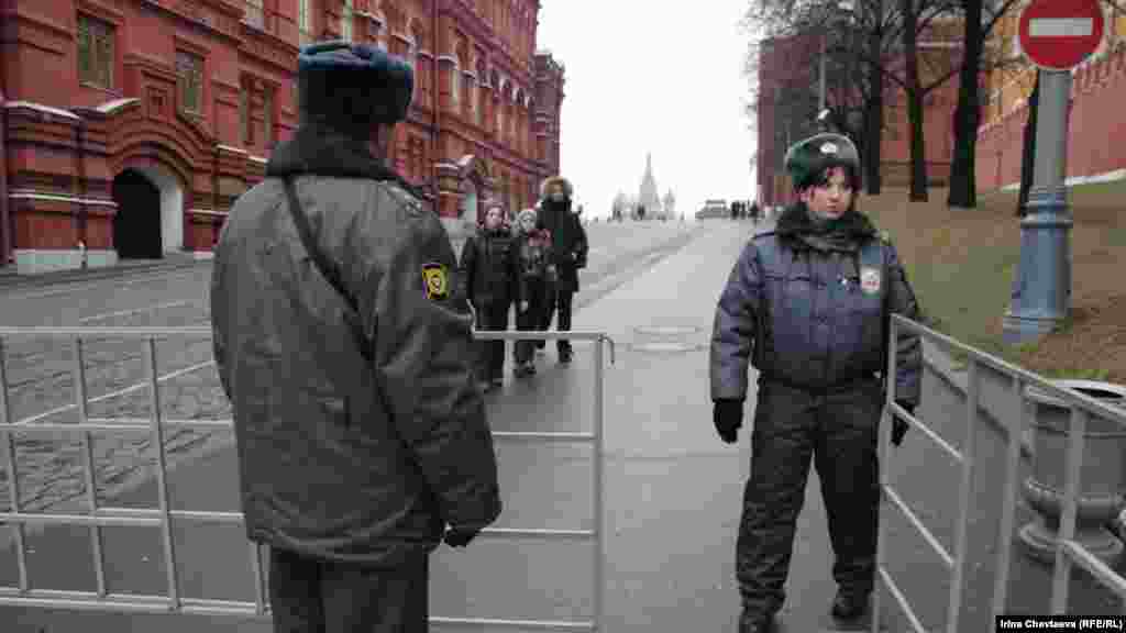 Красная площадь перекрыта. Разрешен только выход.