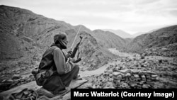 پاکستان او امريکآ دواړو بي ایل اې یوه ترهګره ډله ګرځولې ده. (انځور د یادې ډلې د یو غړي دی)