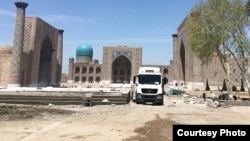 Uzbekistan - workers are working in Ragistan square of Samarkand city