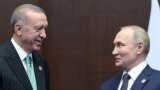 Rus prezidenti Wladimir Putin türk prezidenti Rejep Taýyp Erdogan bilen gürleşýär. Astana, 13-nji oktýabr, 2022