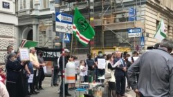 Эмигранты из Чечни митинговали перед посольством РФ в Вене