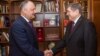 Ambasadorul R. Moldova în Rusia Andrei Neguţa împreună cu președintele Igor Dodon