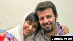 Mahdieh Golrou (left) and political prisoner Vahid La'lipour
