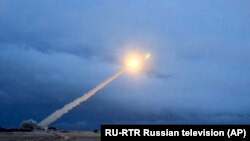 Фрагмент видеозаписи телеканала РТР, на которой, по словам президента России Владимира Путина, запечатлен тестовый запуск новой межконтинентальной крылатой ракеты.