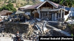 Ломбок аралындағы жер сілкінісінен зардап шеккен ғимарат. 6 тамыз 2018 жыл.